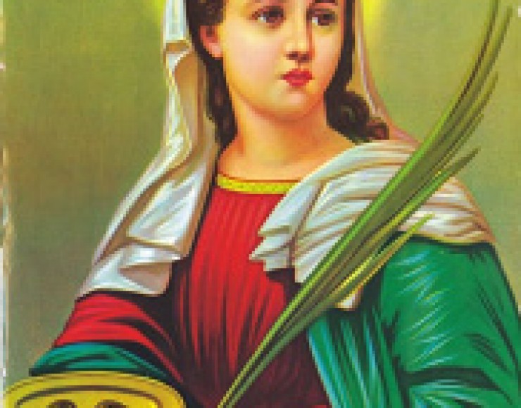 Pintura de Santa Luzia, vestida de vermelho e com uma capa verde, segurando uma bandeja com dois olhos em uma mão e e um ramo vegetal com a mão esquerda.